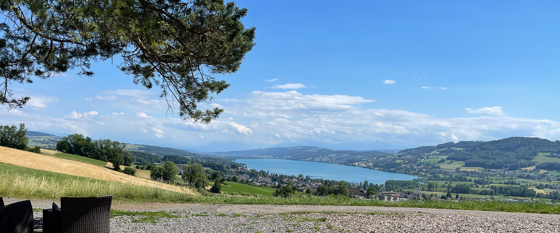Schweizer Seetal-Region im goldenen Licht